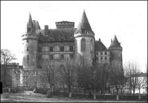 Photographie du château de La Rochefoucauld (façade nord) - libre de droit ?